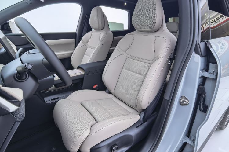 Used Volvo XC70 Plug-in Hybrid 2026 Model Four-Wheel Drive Long-Range Plus Left Front Seat