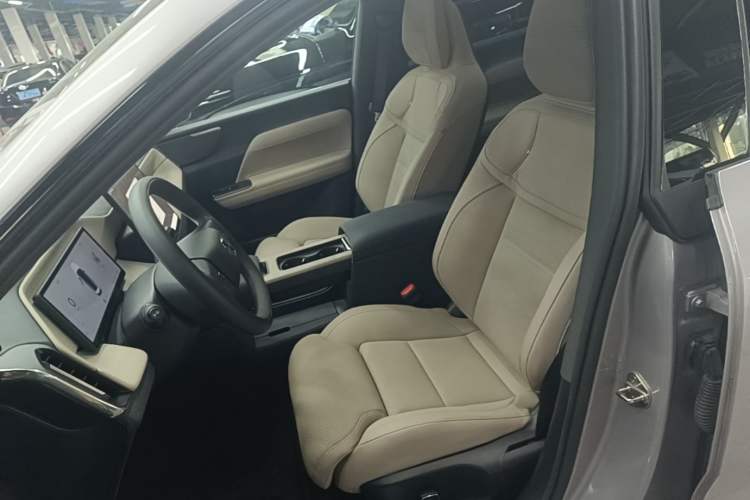 Used Volvo XC70 Plug-in Hybrid 2026 Model Four-Wheel Drive Long-Range Plus Left Front Seat