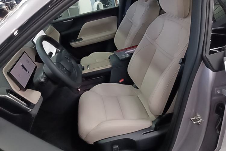 Used Volvo XC70 Plug-in Hybrid 2026 Model Four-Wheel Drive Long-Range Core Left Front Seat