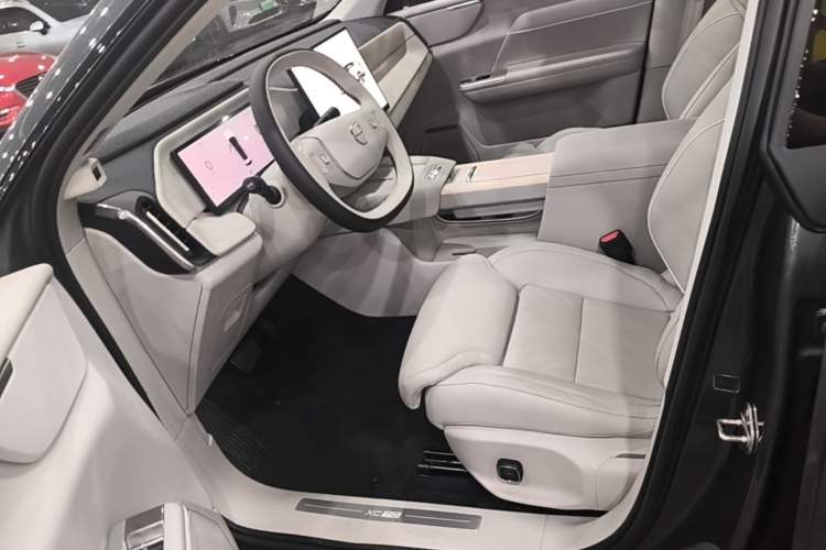 Used Volvo XC70 Plug-in Hybrid 2026 Model Four-Wheel Drive Long-Range Plus Left Front Seat