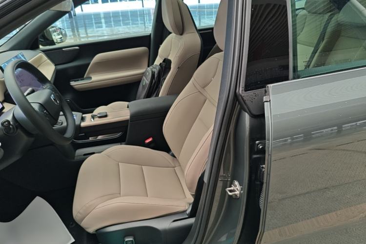 Used Volvo XC70 Plug-in Hybrid 2026 Model Four-Wheel Drive Long-Range Core Left Front Seat