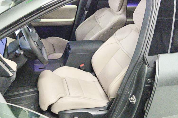 Used Volvo XC70 Plug-in Hybrid 2026 Model Four-Wheel Drive Long-Range Ultra Left Front Seat