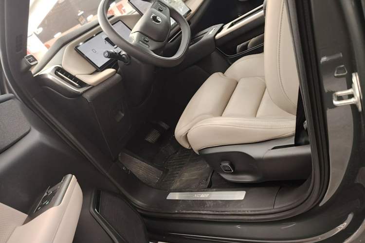 Used Volvo XC70 Plug-in Hybrid 2026 Model Four-Wheel Drive Long-Range Ultra Left Front Seat