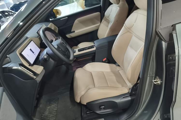 Used Volvo XC70 Plug-in Hybrid 2026 Model Four-Wheel Drive Long-Range Ultra Left Front Seat
