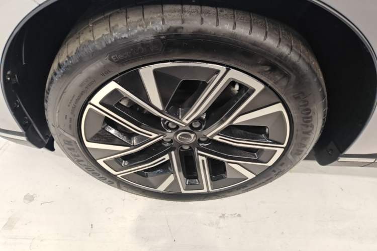Used Volvo XC70 Plug-in Hybrid 2026 Model Four-Wheel Drive Long-Range Plus Left Front Wheel Hub