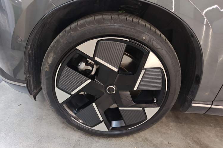 Used Volvo XC70 Plug-in Hybrid 2026 Model Four-Wheel Drive Long-Range Ultra Left Front Wheel Hub