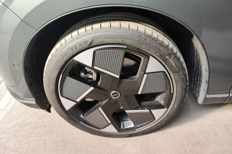 Used Volvo XC70 Plug-in Hybrid 2026 Model Four-Wheel Drive Long-Range Ultra Left Front Wheel Hub