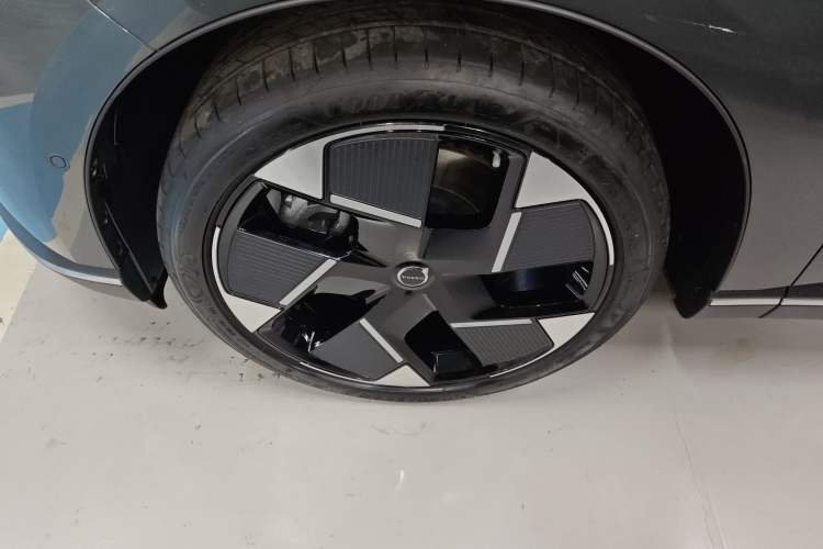 Used Volvo XC70 Plug-in Hybrid 2026 Model Four-Wheel Drive Long-Range Ultra Left Front Wheel Hub