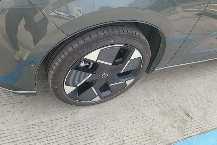 Used Volvo XC70 Plug-in Hybrid 2026 Model Four-Wheel Drive Long-Range Ultra Left Front Wheel Hub