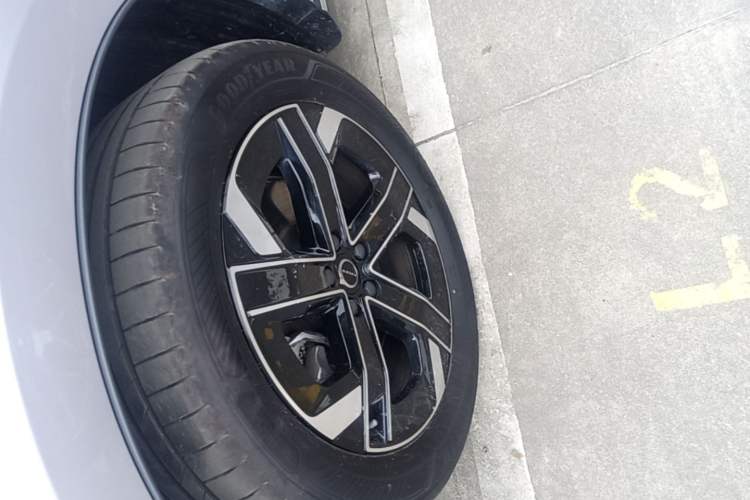 Used Volvo XC70 Plug-in Hybrid 2026 Model Two-Wheel Drive Long-Range Core Left Front Wheel Hub