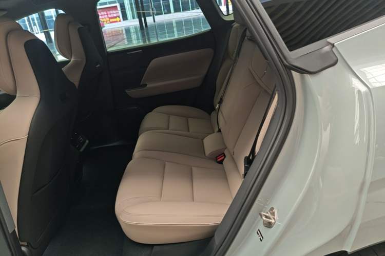 Used Volvo XC70 Plug-in Hybrid 2026 Model Four-Wheel Drive Long-Range Plus Left Rear Seat