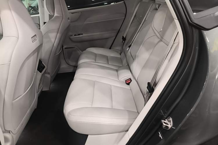 Used Volvo XC70 Plug-in Hybrid 2026 Model Four-Wheel Drive Long-Range Plus Left Rear Seat