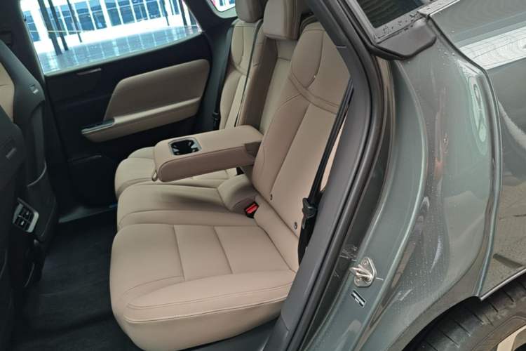 Used Volvo XC70 Plug-in Hybrid 2026 Model Four-Wheel Drive Long-Range Core Left Rear Seat