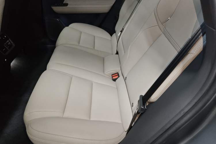 Used Volvo XC70 Plug-in Hybrid 2026 Model Four-Wheel Drive Long-Range Ultra Left Rear Seat