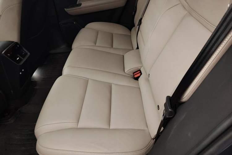 Used Volvo XC70 Plug-in Hybrid 2026 Model Four-Wheel Drive Long-Range Ultra Left Rear Seat