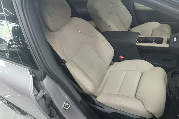 Used Volvo XC70 Plug-in Hybrid 2026 Model Four-Wheel Drive Long-Range Plus Right Front Seat