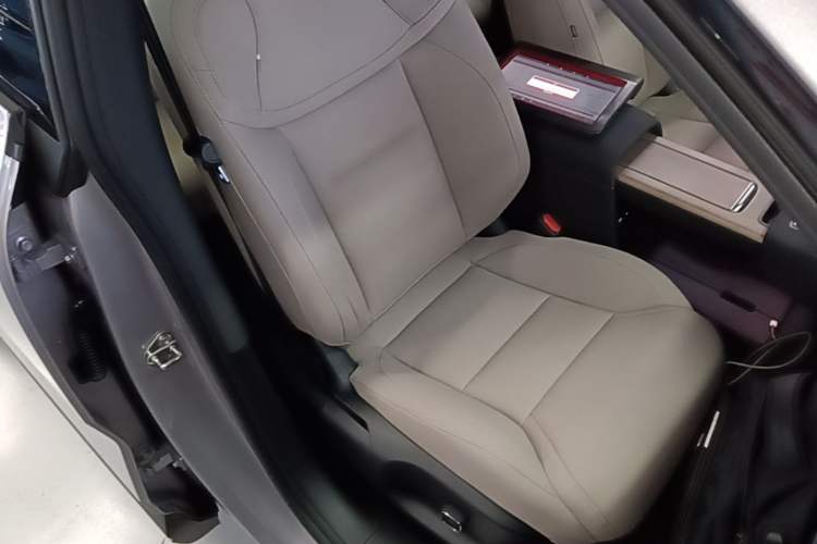 Used Volvo XC70 Plug-in Hybrid 2026 Model Four-Wheel Drive Long-Range Core Right Front Seat