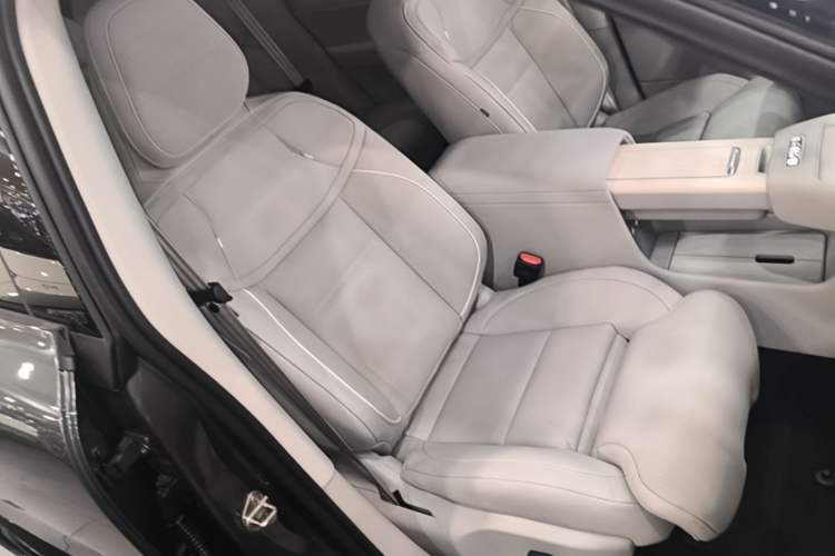 Used Volvo XC70 Plug-in Hybrid 2026 Model Four-Wheel Drive Long-Range Plus Right Front Seat