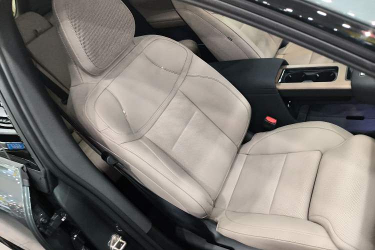 Used Volvo XC70 Plug-in Hybrid 2026 Model Four-Wheel Drive Long-Range Ultra Right Front Seat