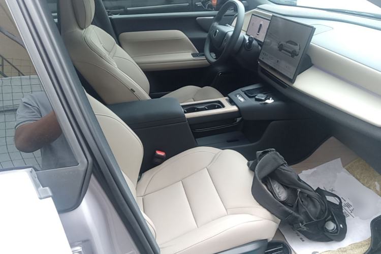 Used Volvo XC70 Plug-in Hybrid 2026 Model Two-Wheel Drive Long-Range Core Right Front Seat