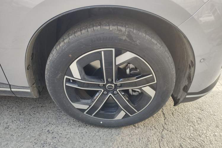 Used Volvo XC70 Plug-in Hybrid 2026 Model Four-Wheel Drive Long-Range Core Right Front Wheel Hub