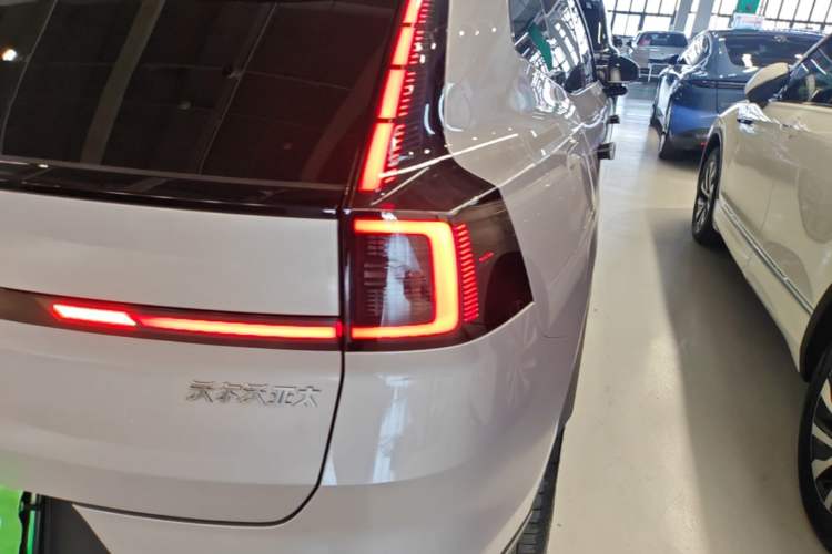 Used Volvo XC70 Plug-in Hybrid 2026 Model Four-Wheel Drive Long-Range Plus Right Rear Taillight