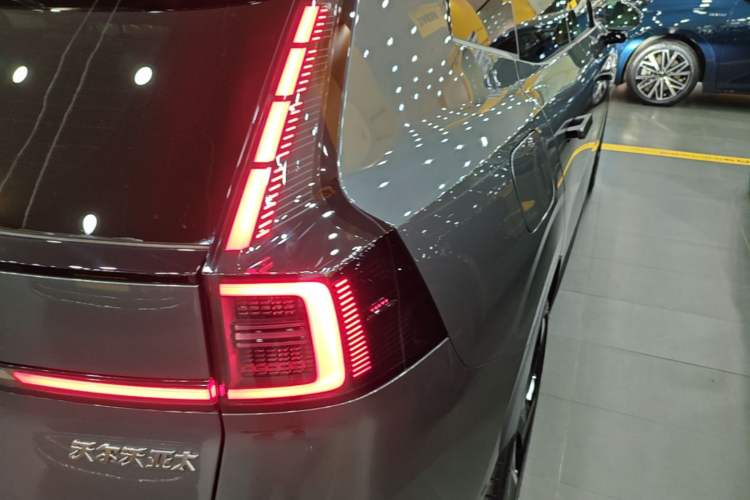 Used Volvo XC70 Plug-in Hybrid 2026 Model Four-Wheel Drive Long-Range Ultra Right Rear Taillight