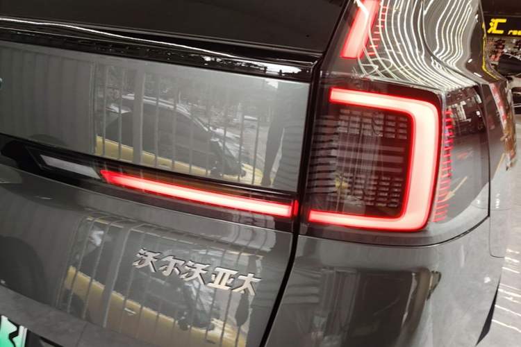 Used Volvo XC70 Plug-in Hybrid 2026 Model Four-Wheel Drive Long-Range Ultra Right Rear Taillight