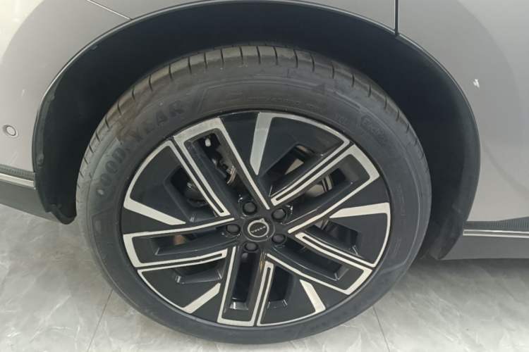 Used Volvo XC70 Plug-in Hybrid 2026 Model Four-Wheel Drive Long-Range Plus Right Rear Wheel Hub