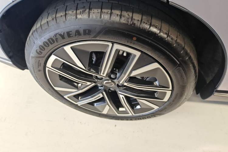 Used Volvo XC70 Plug-in Hybrid 2026 Model Four-Wheel Drive Long-Range Plus Right Rear Wheel Hub