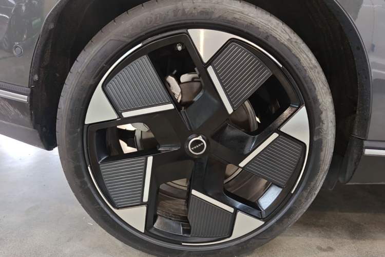 Used Volvo XC70 Plug-in Hybrid 2026 Model Four-Wheel Drive Long-Range Ultra Right Rear Wheel Hub