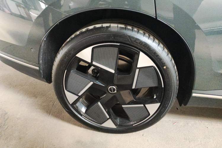 Used Volvo XC70 Plug-in Hybrid 2026 Model Four-Wheel Drive Long-Range Ultra Right Rear Wheel Hub
