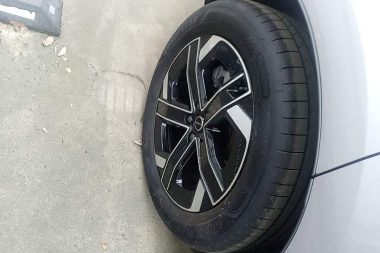 Used Volvo XC70 Plug-in Hybrid 2026 Model Two-Wheel Drive Long-Range Core Right Rear Wheel Hub