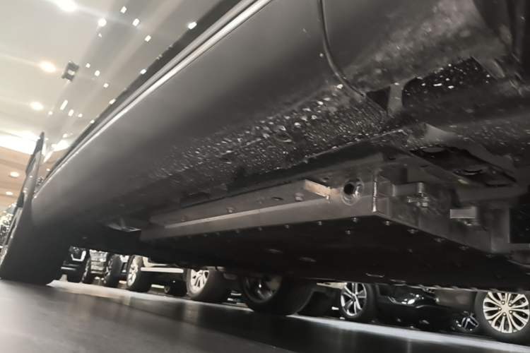 Used Volvo XC70 Plug-in Hybrid 2026 Model Four-Wheel Drive Long-Range Plus Right Side Sill