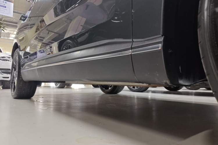Used Volvo XC70 Plug-in Hybrid 2026 Model Four-Wheel Drive Long-Range Ultra Right Side Sill
