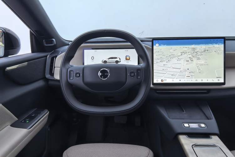 Used Volvo XC70 Plug-in Hybrid 2026 Model Four-Wheel Drive Long-Range Plus Steering Wheel