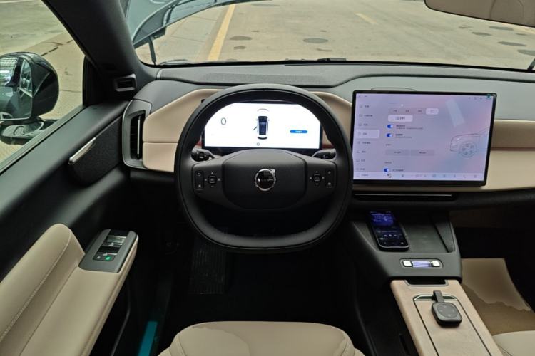 Used Volvo XC70 Plug-in Hybrid 2026 Model Four-Wheel Drive Long-Range Core Steering Wheel