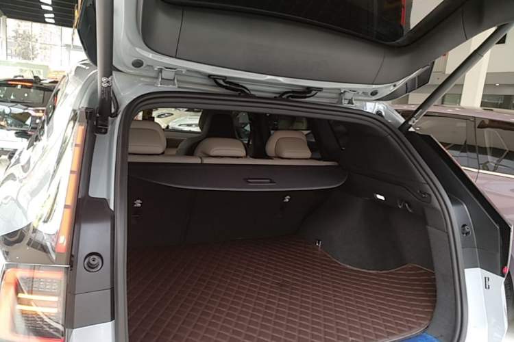 Used Volvo XC70 Plug-in Hybrid 2026 Model Four-Wheel Drive Long-Range Core Trunk
