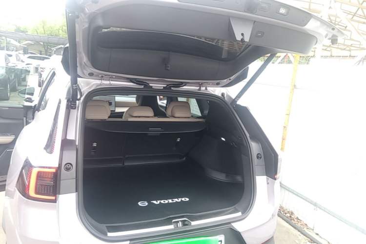 Used Volvo XC70 Plug-in Hybrid 2026 Model Two-Wheel Drive Long-Range Core Trunk