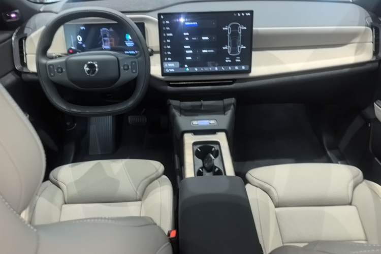 Used Volvo XC70 Plug-in Hybrid 2026 Model Four-Wheel Drive Long-Range Ultra Center Console