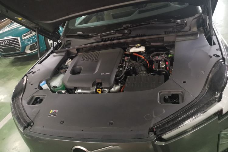 Used Volvo XC70 Plug-in Hybrid 2026 Model Four-Wheel Drive Long-Range Ultra Engine Bay