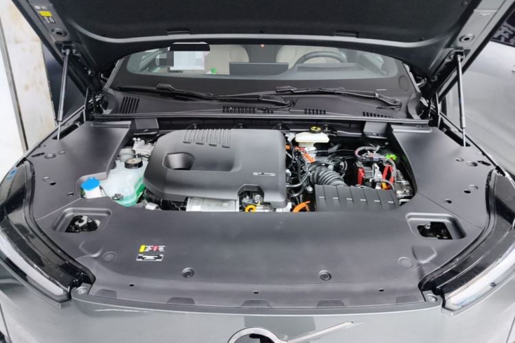 Used Volvo XC70 Plug-in Hybrid 2026 Model Four-Wheel Drive Long-Range Ultra Engine Bay