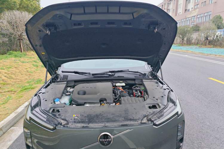 Used Volvo XC70 Plug-in Hybrid 2026 Model Four-Wheel Drive Long-Range Ultra Engine Bay
