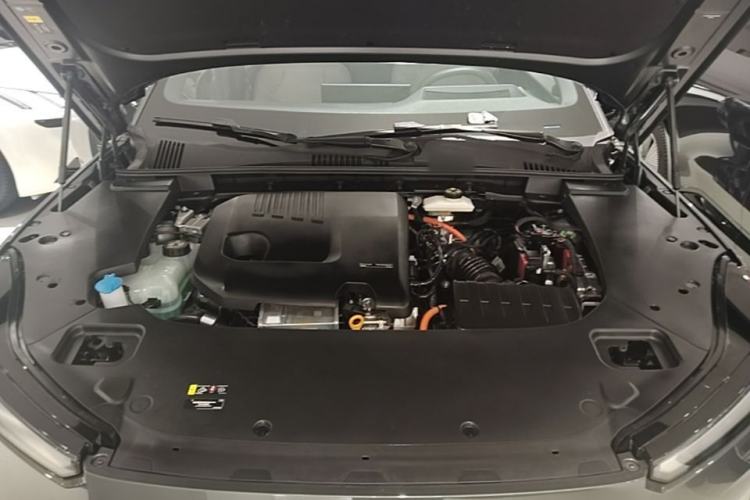 Used Volvo XC70 Plug-in Hybrid 2026 Model Four-Wheel Drive Long-Range Ultra Engine Bay