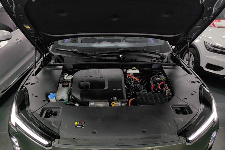 Used Volvo XC70 Plug-in Hybrid 2026 Model Four-Wheel Drive Long-Range Ultra Engine Bay