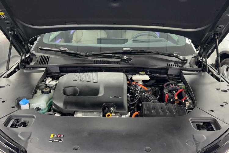Used Volvo XC70 Plug-in Hybrid 2026 Model Four-Wheel Drive Long-Range Ultra Engine Bay