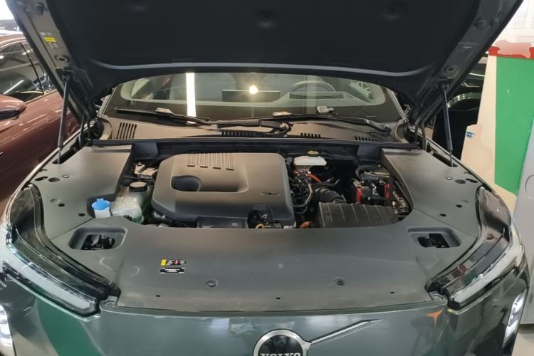 Used Volvo XC70 Plug-in Hybrid 2026 Model Four-Wheel Drive Long-Range Ultra Engine Bay