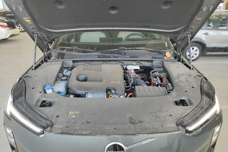 Used Volvo XC70 Plug-in Hybrid 2026 Model Four-Wheel Drive Long-Range Ultra Engine Bay