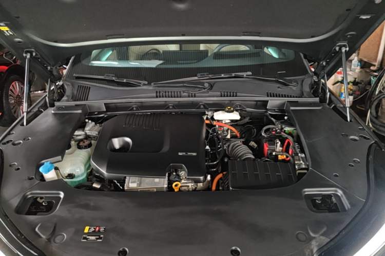 Used Volvo XC70 Plug-in Hybrid 2026 Model Four-Wheel Drive Long-Range Ultra Engine Bay