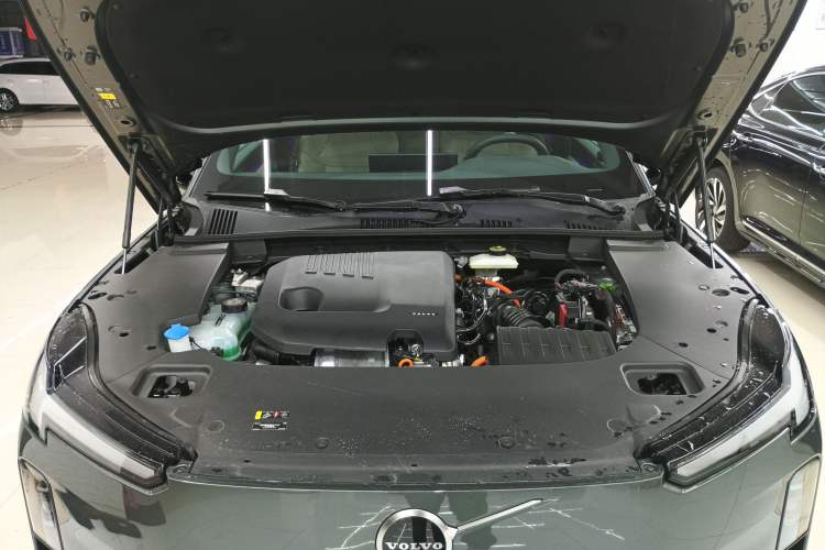 Used Volvo XC70 Plug-in Hybrid 2026 Model Four-Wheel Drive Long-Range Core Engine Bay